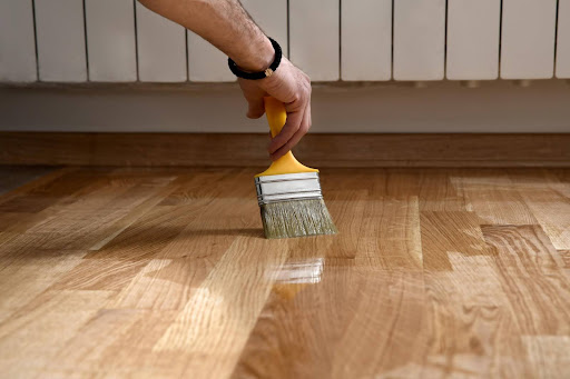 Nettoyage doux d’un parquet ancien avec savon noir